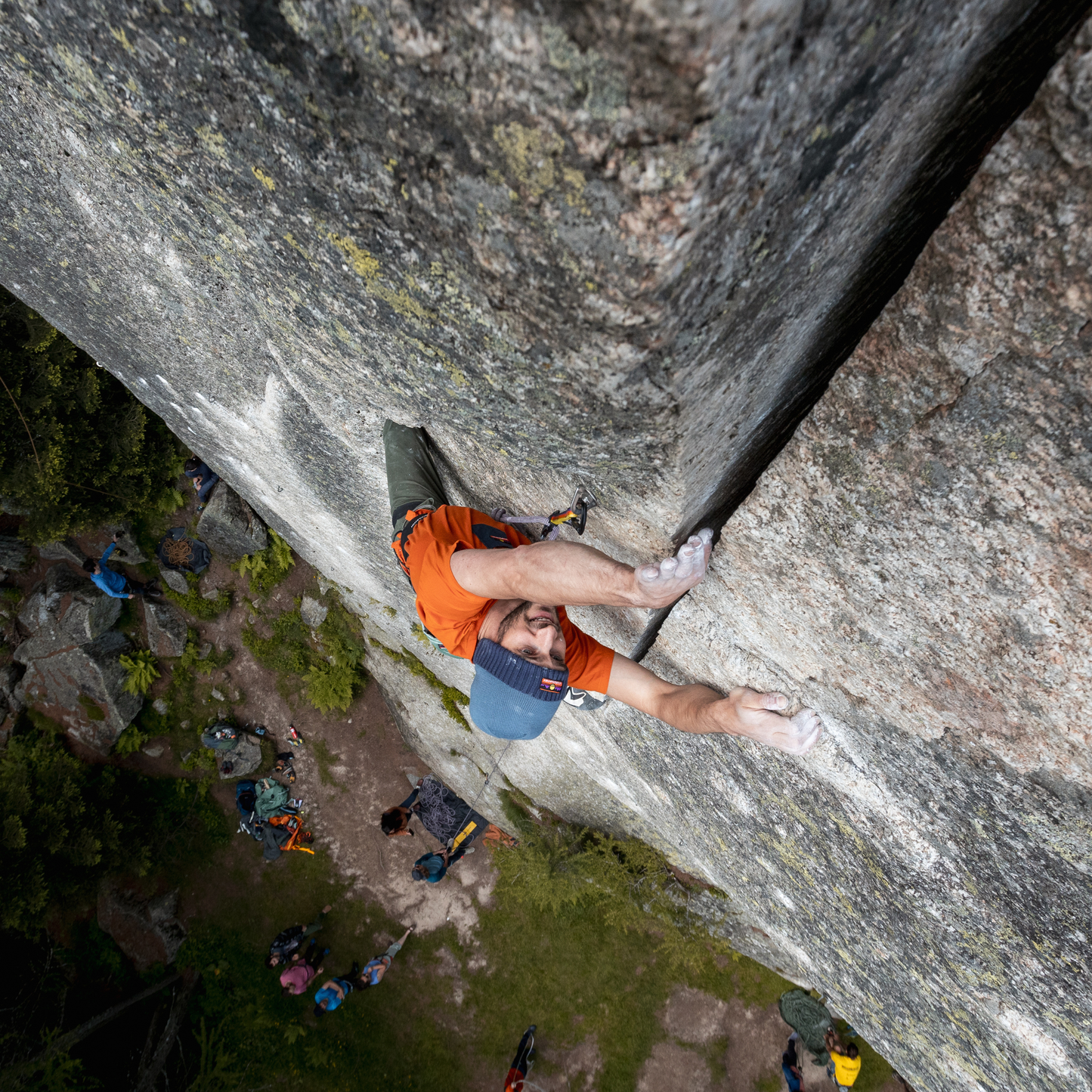 Wild Country Climbing Spotter T-Shirt Man Outdoor Action Sandstone - Product In Use